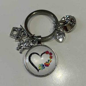 Kľúčenka srdiečko s ozdôbkami
