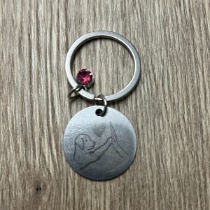 Kľúčenka psík a ruka